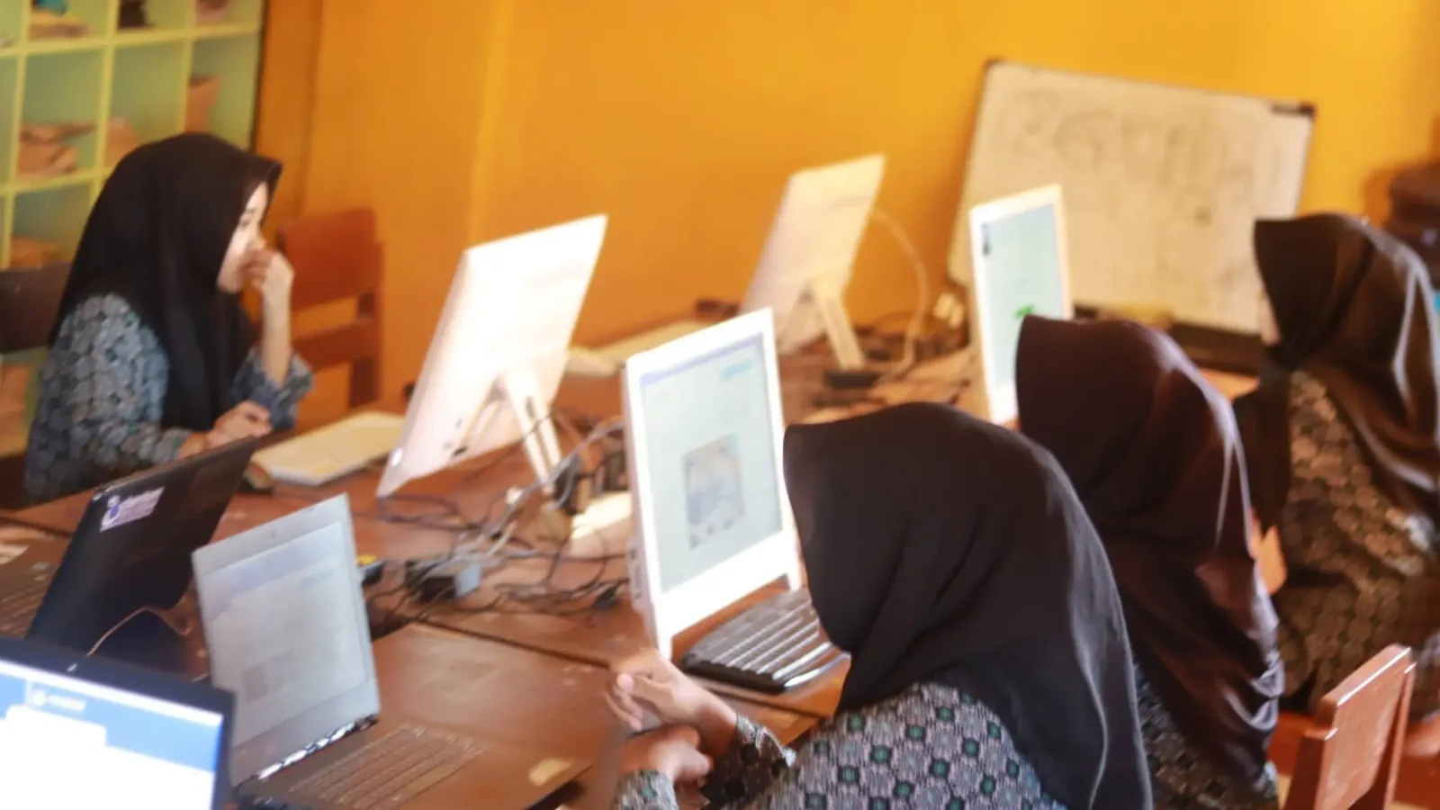 Mendidik Generasi Z di Zaman AI: Menguatkan Iman, Akhlak, dan Kecakapan Digital