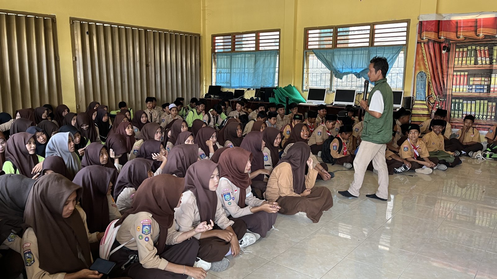 Road to Festival JAGAT, GUSDURian Lombok Tengah Ajak Santri Sirajul Huda Mengolah Sampah Jadi Berkah